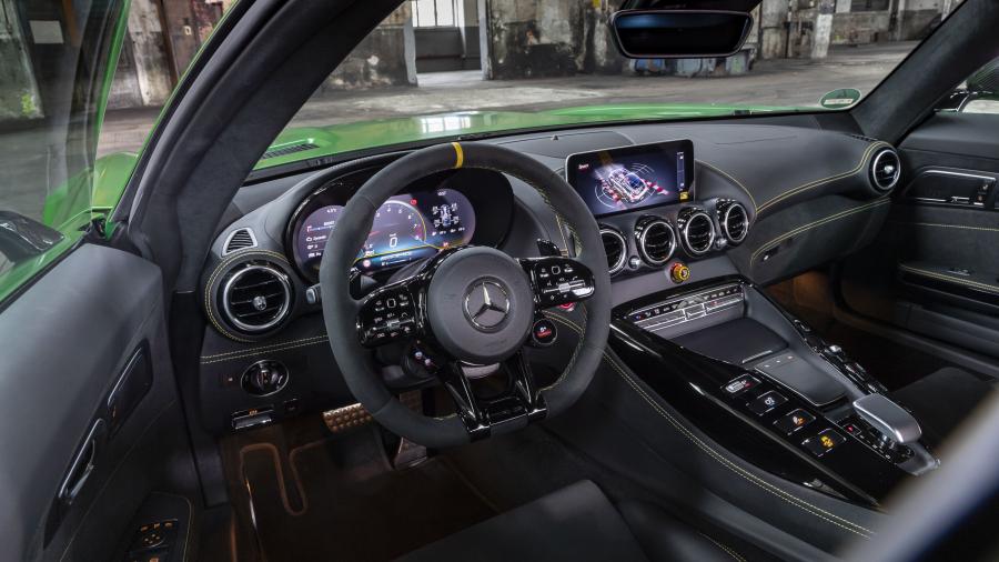 Интерьер Mercedes-AMG GT R (C190) 2019 года  (WW) (фото 21 из 45)